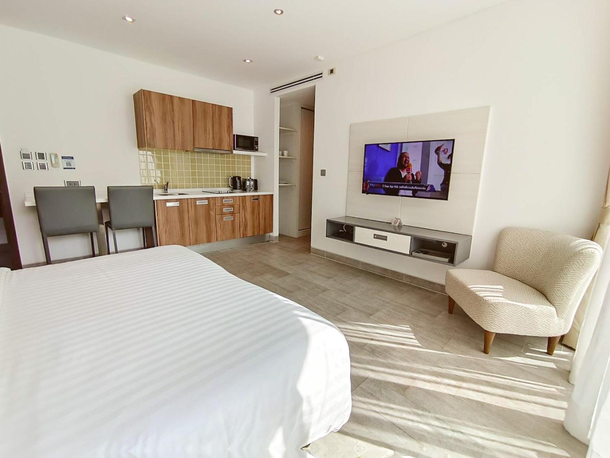 Lets Phuket Twin Sands Resort & Spa Patong Esterno foto