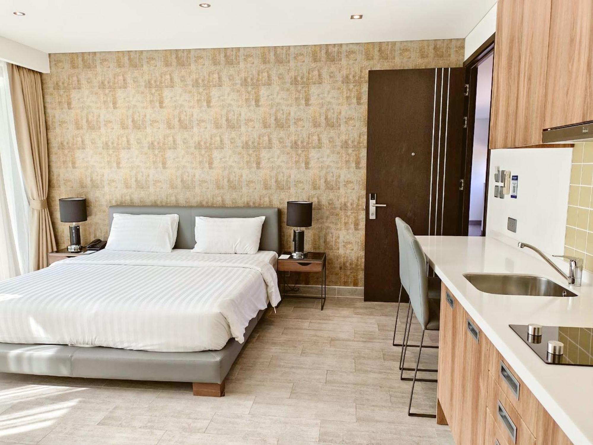 Lets Phuket Twin Sands Resort & Spa Patong Esterno foto