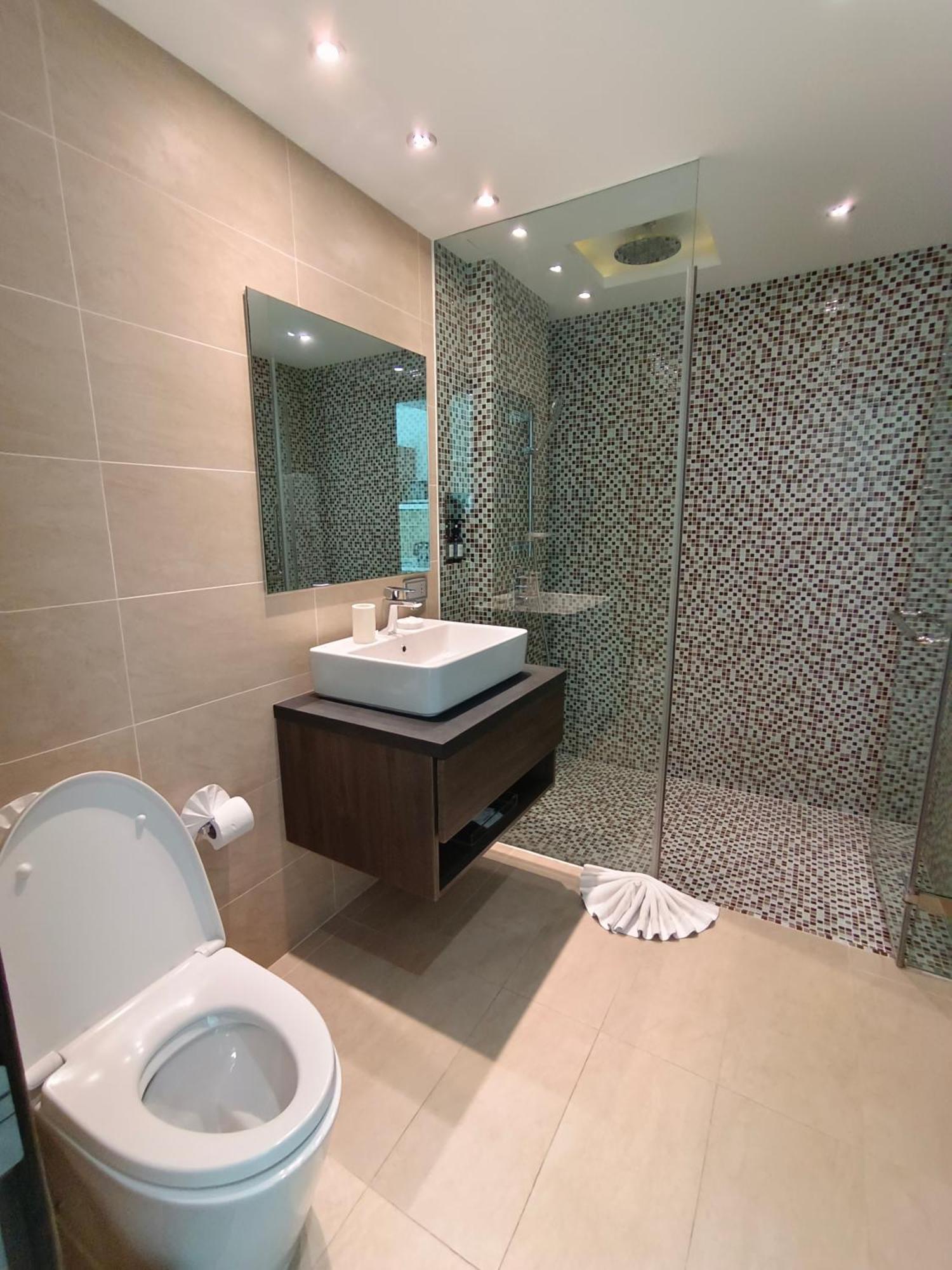 Lets Phuket Twin Sands Resort & Spa Patong Esterno foto