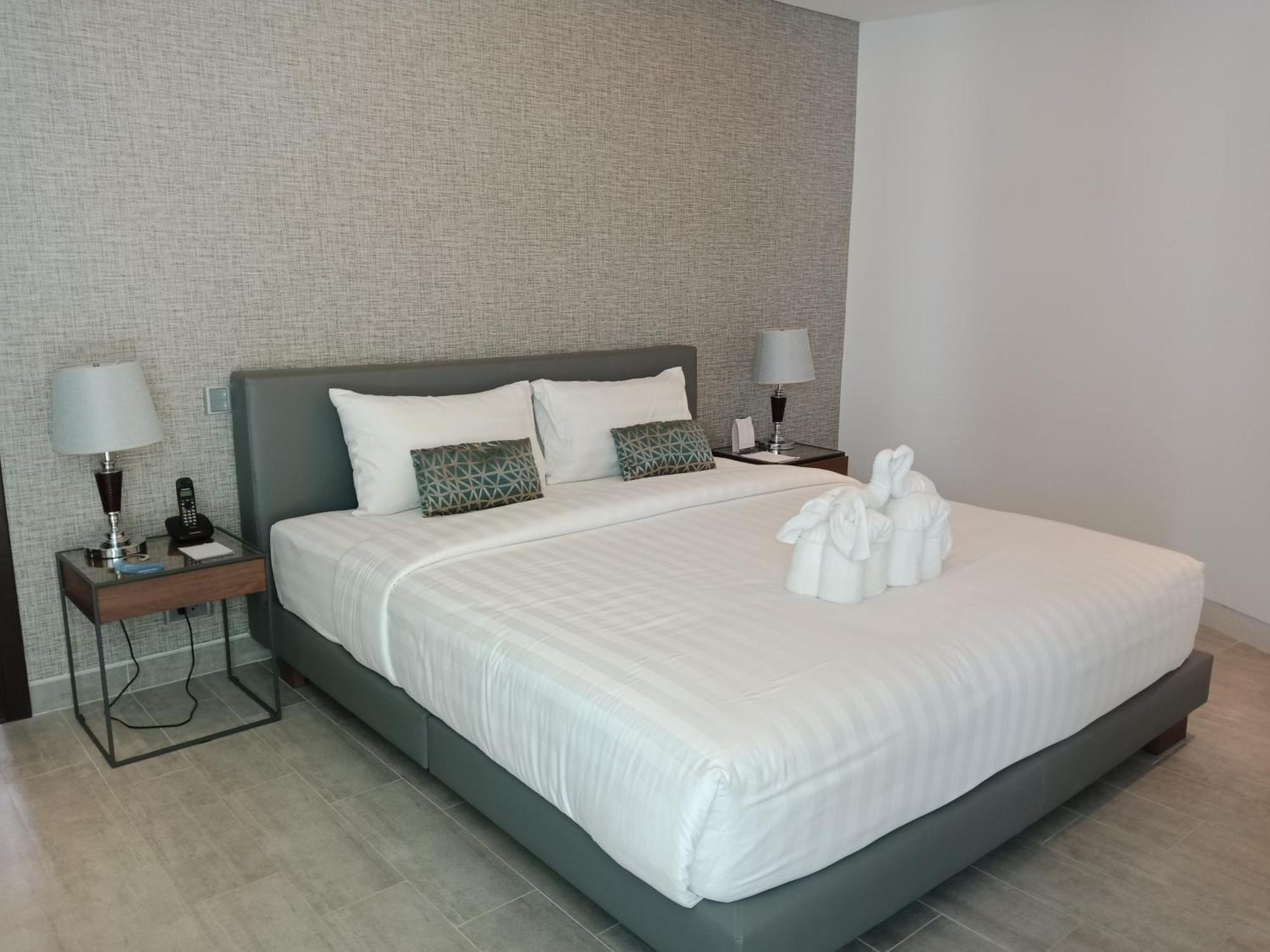 Lets Phuket Twin Sands Resort & Spa Patong Esterno foto