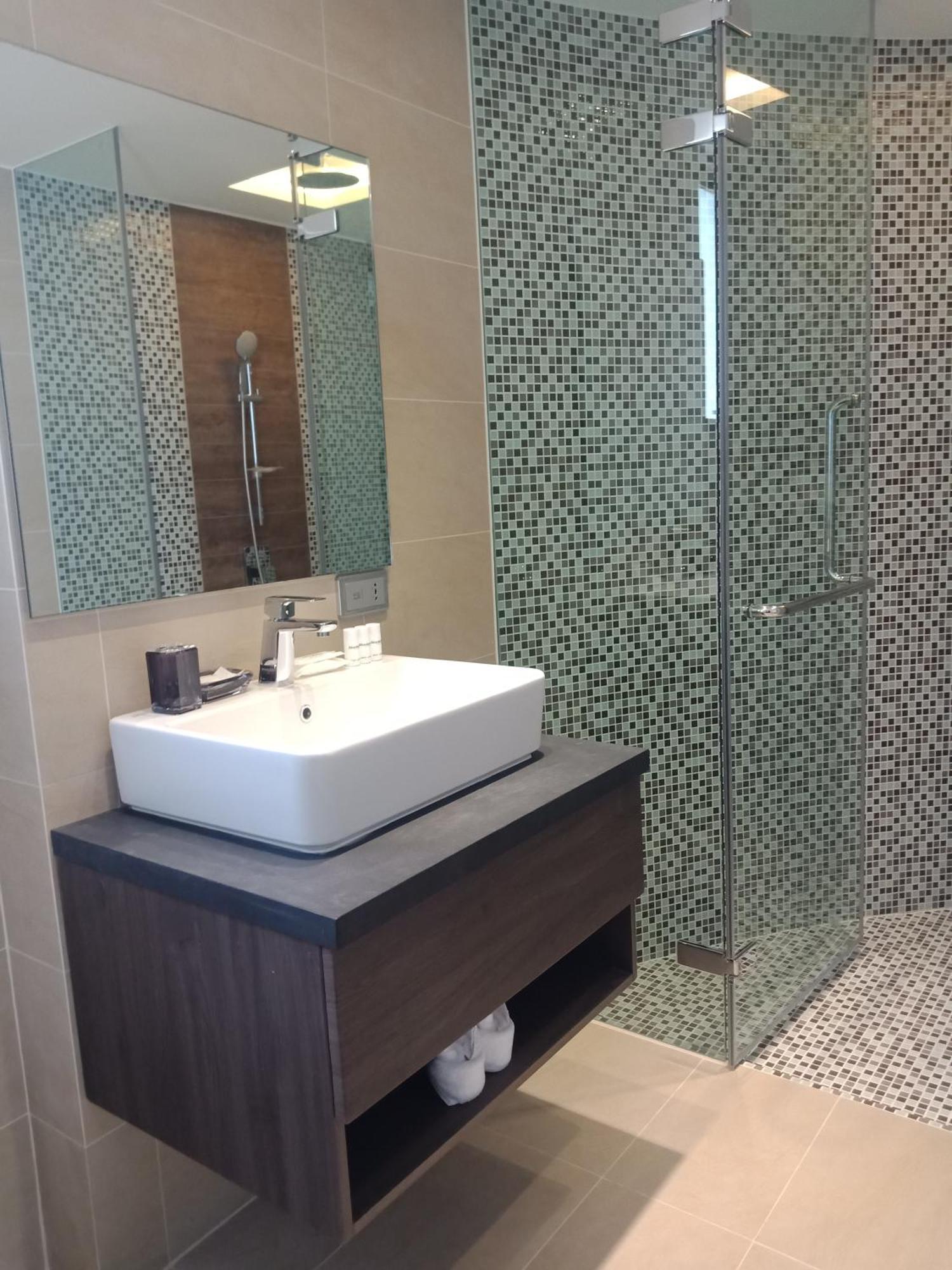 Lets Phuket Twin Sands Resort & Spa Patong Esterno foto