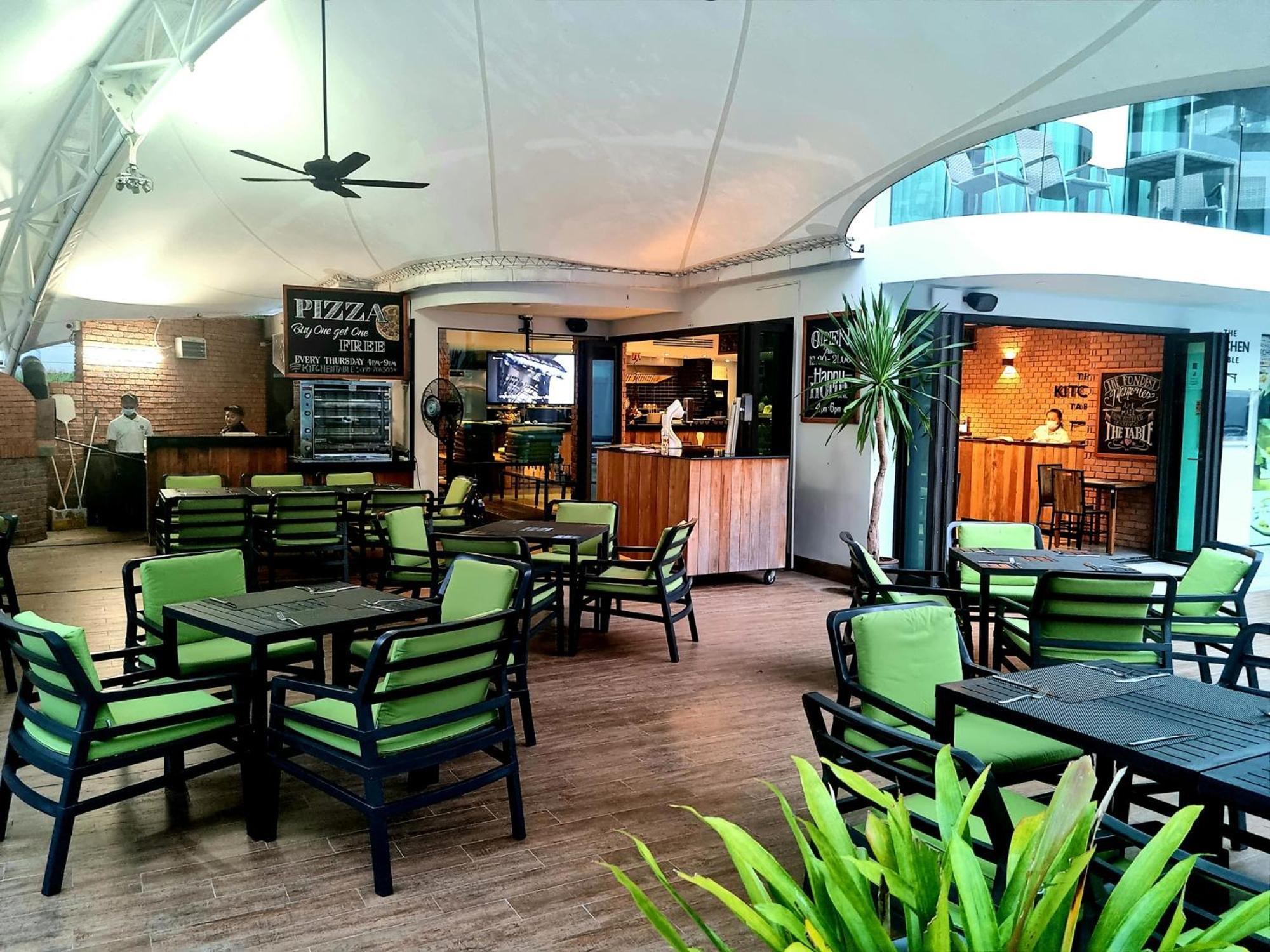 Lets Phuket Twin Sands Resort & Spa Patong Esterno foto